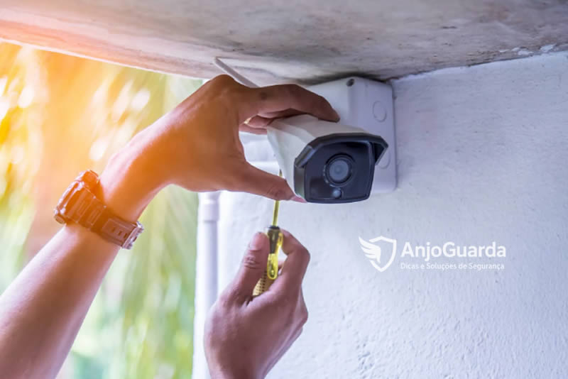 Como Instalar Câmeras de Segurança em Casa [Guia Passo a Passo 2025]
